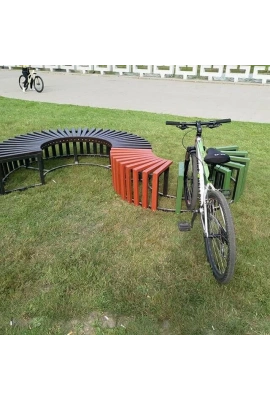 Установлена около Дворца спорта, на проспекте победителей. 