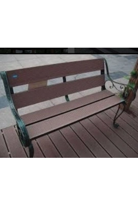 Очень простая, но довольно интересная и удобная скамья