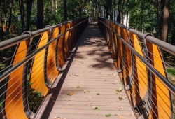 Мосты из ДПК: декоративные садовые, над водой и элементы крупных мостов