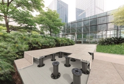 Террасный керамогранит на регулируемых опорах: плюсы и минусы