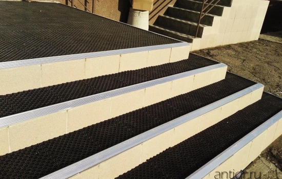 Уличные грязезащитные модульные антиразбрызгивающие покрытия